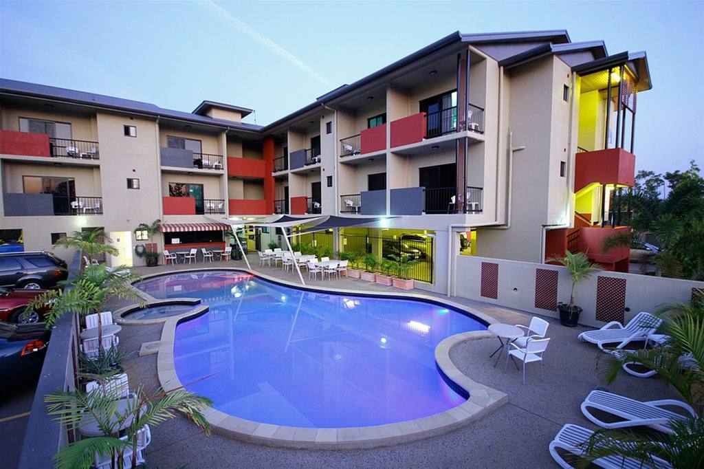 Quality Hotel Darwin Airport Instalações foto The hotel's pool