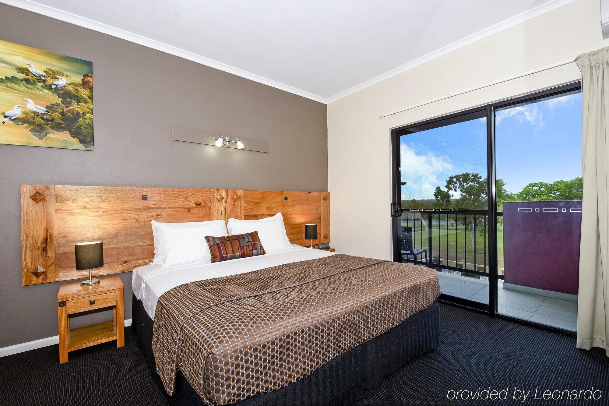 Quality Hotel Darwin Airport Exterior foto A bedroom at the hotel