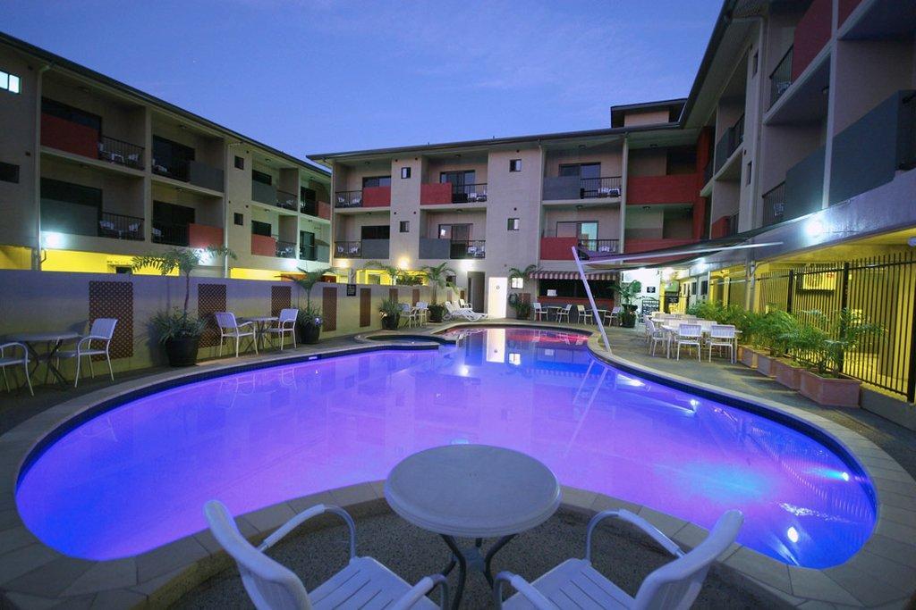 Quality Hotel Darwin Airport Exterior foto The pool at the hotel